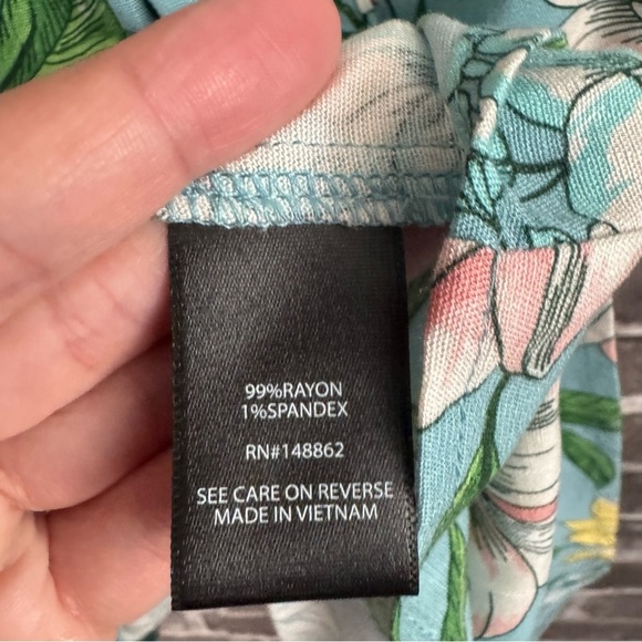 NWT Torrid Flutter Short Sleeve Blouse blue floral shirt top - Picture 9 of 11